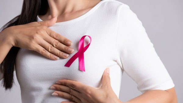 Casos de câncer de mama em pacientes jovens mais que duplica