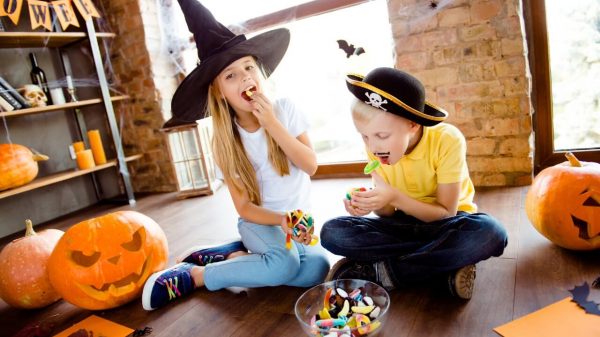 Doces ou travessuras: excesso de açúcar no Halloween pede atenção