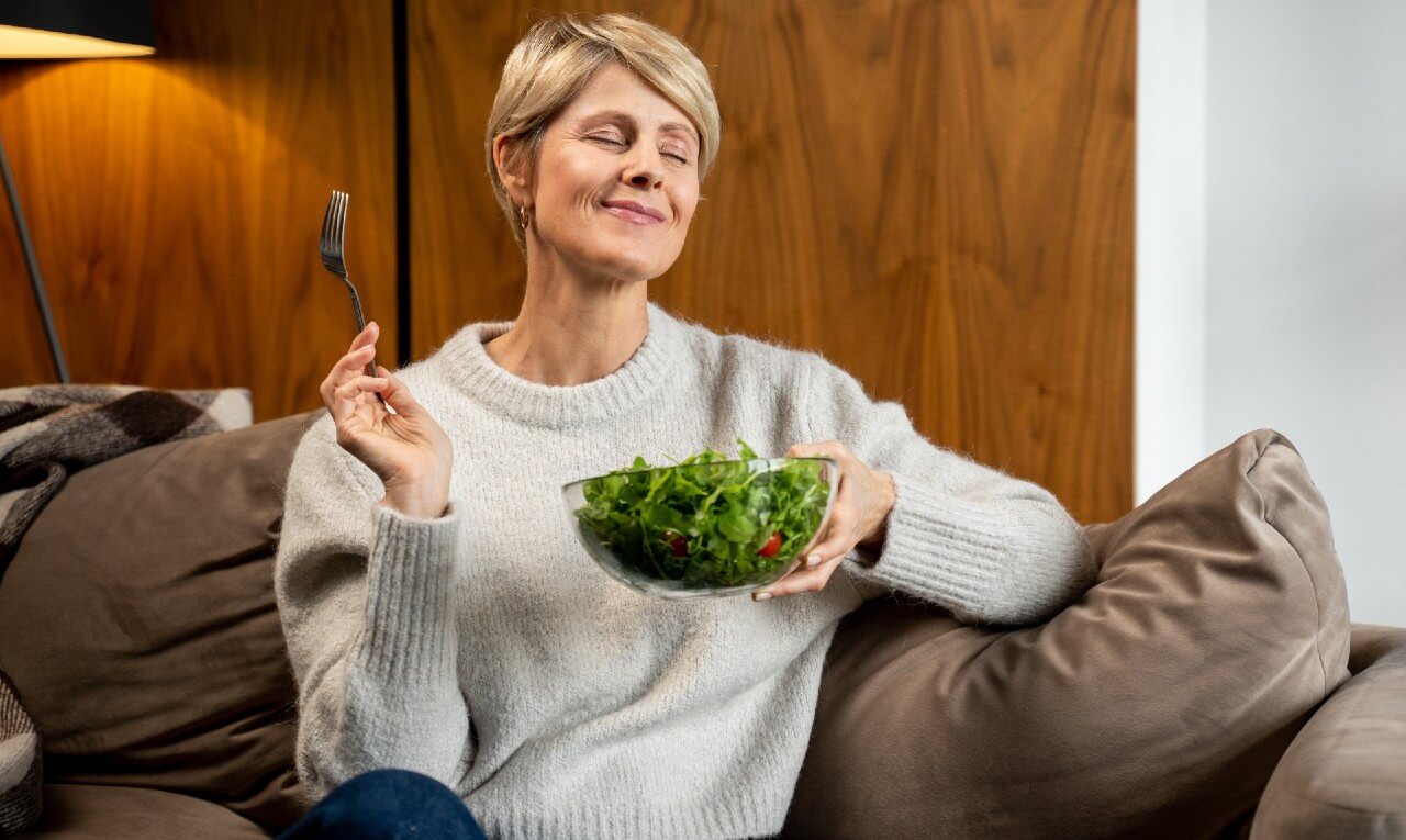 Dia do Veganismo: dieta vegana pode reduzir sintomas da menopausa