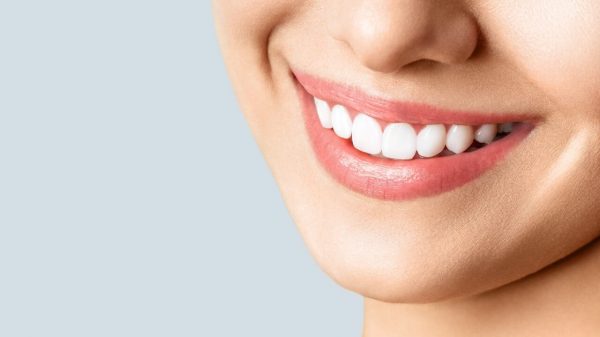 Não basta higienizar: 7 hábitos que prejudicam a saúde bucal