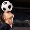 Cabeceadas no futebol podem causar danos neurológicos