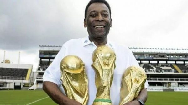 Pelé é o único jogador da história a conquistar três Copas do Mundo