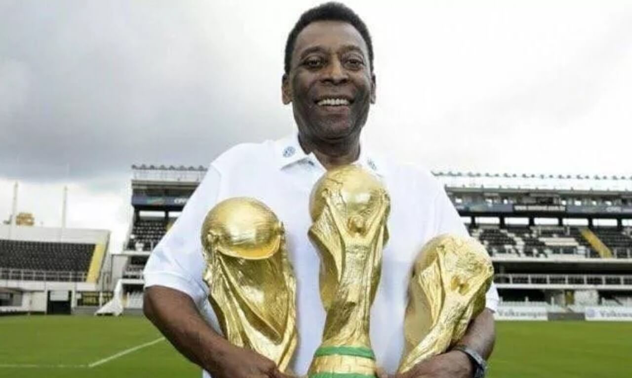 Pelé é o único jogador da história a conquistar três Copas do Mundo