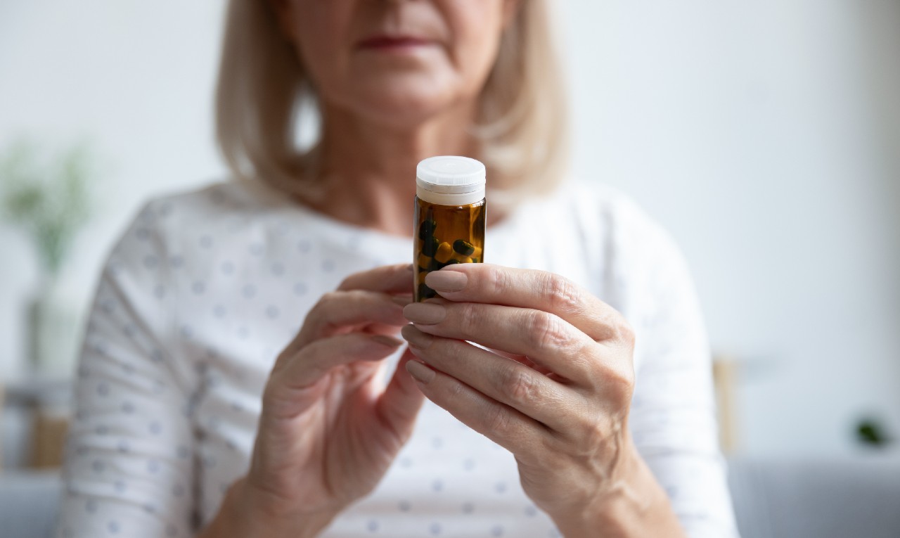 EUA aprova nova droga para Alzheimer, mas há riscos; entenda