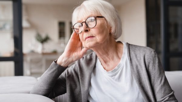 Estudo associa isolamento social a casos de demência em idosos
