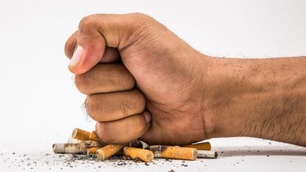 Pare de fumar em 2023 e evite esses danos causados pelo cigarro
