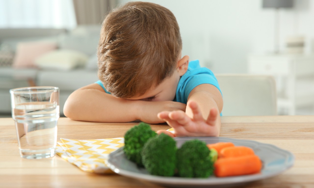 Seu filho não come certos alimentos? Pode ser dificuldade alimentar