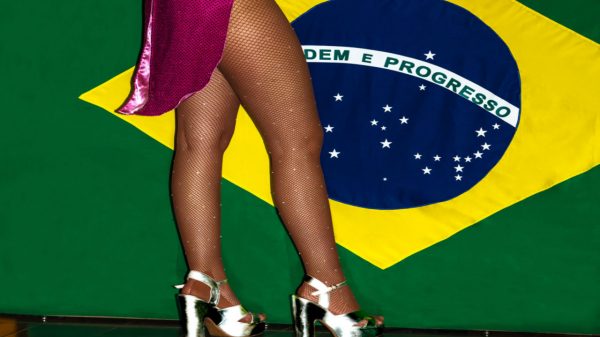 Carnaval: sambar de salto alto pode trazer problemas à saúde