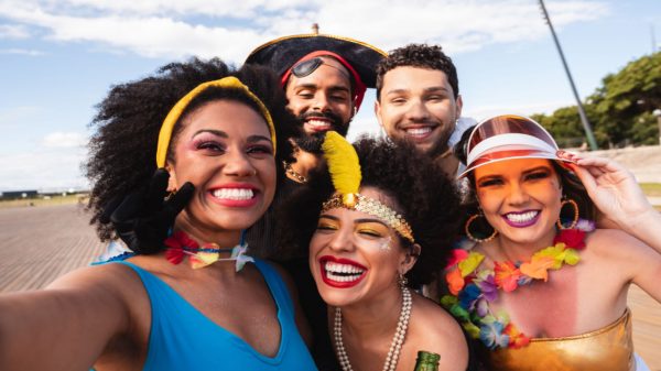 Carnaval: como aproveitar ao máximo a folia sem prejudicar a saúde
