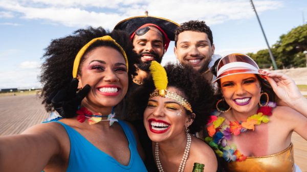 Carnaval: como aproveitar ao máximo a folia sem prejudicar a saúde