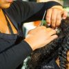 Anvisa proíbe venda de pomadas para cabelo; entenda os riscos