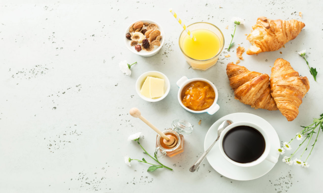 Pular o café da manhã emagrece ou prejudica a saúde? Estudo analisa