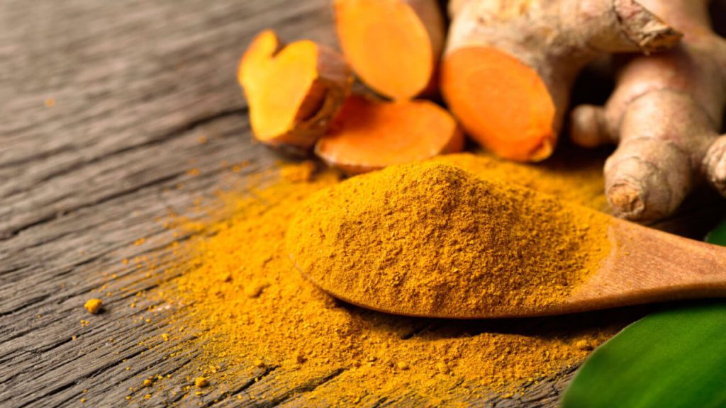 Suplementos de curcumina podem causar efeitos colaterais; entenda