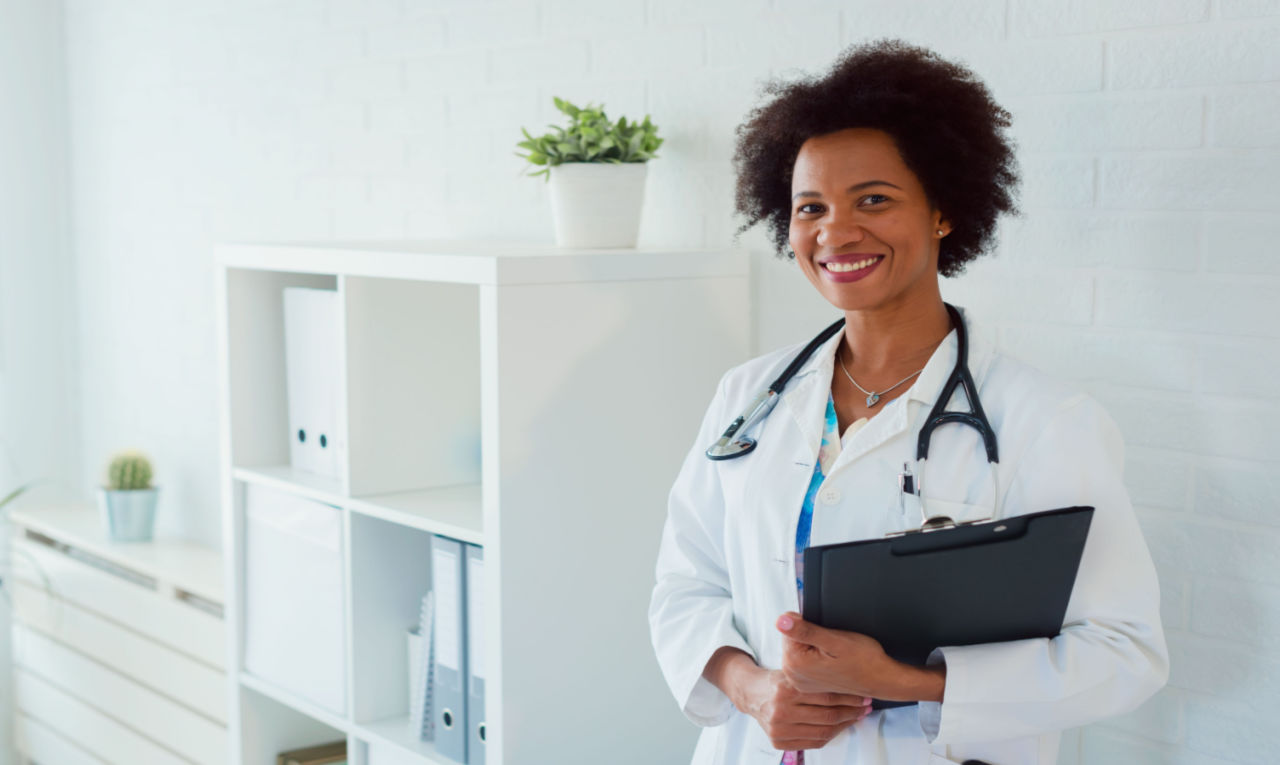 Na linha de frente: 7 em cada 10 trabalhadores da saúde são mulheres