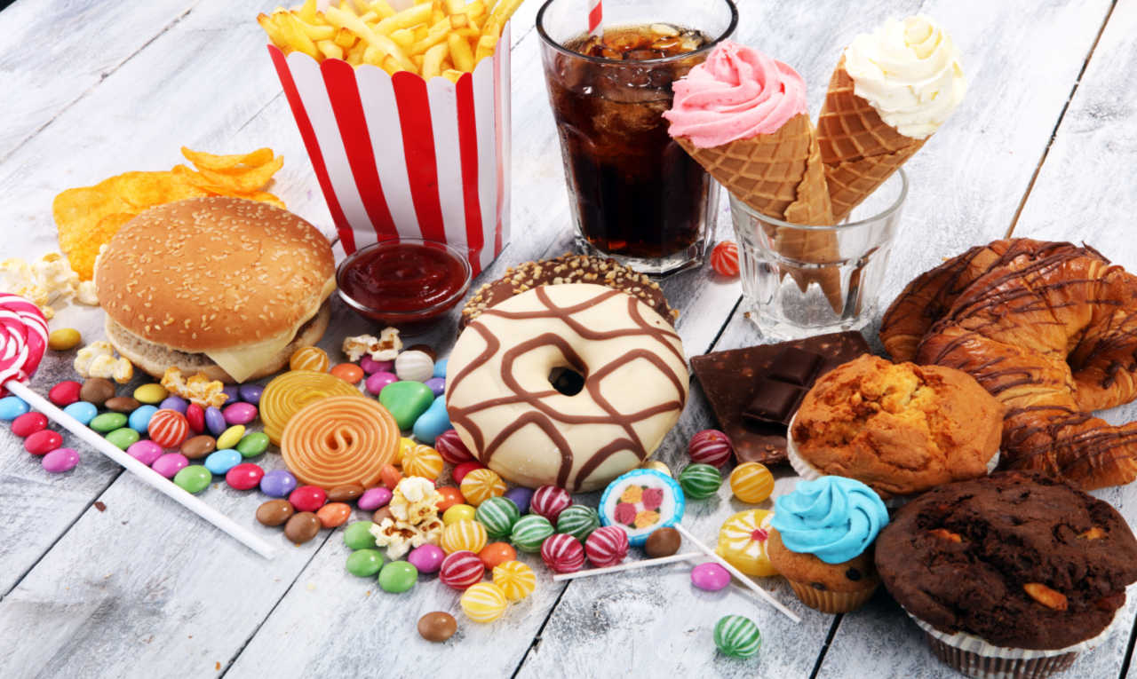 Nutricionista aponta 6 alimentos para abolir do menu ainda hoje