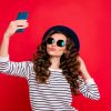 Postar muitas selfies é sinal de narcisismo, afirma estudo