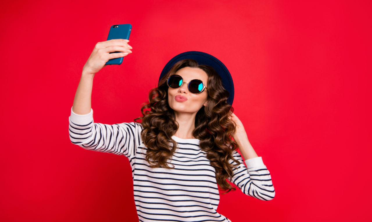 Postar muitas selfies é sinal de narcisismo, afirma estudo