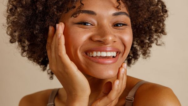 Sorriso bonito sem procedimentos estéticos? Saiba se é possível