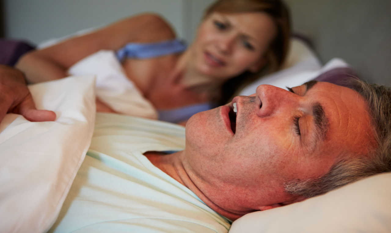 Ronco ou apneia do sono? Médico explica a diferença