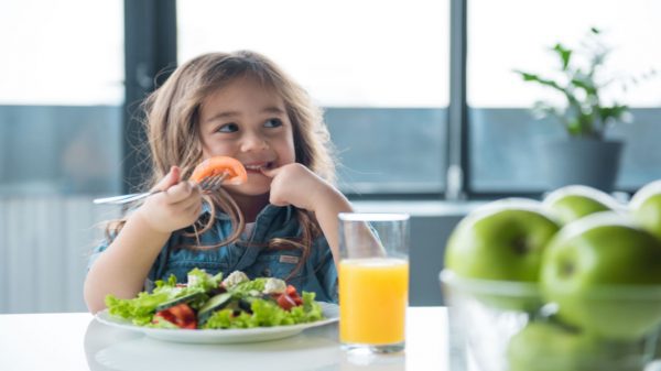 Alimentação responsiva: saiba como melhorar a relação da criança com a comida