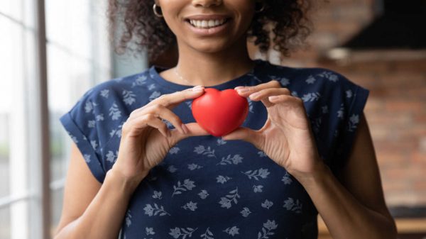 Sinais diferentes: veja como a cardiopatia isquêmica se manifesta na mulher
