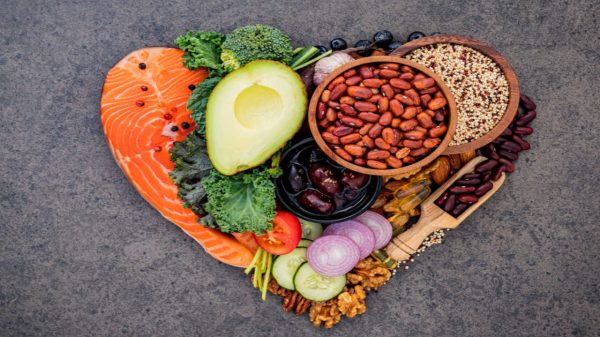 Jejum intermitente e dieta low carb previnem doenças cardiovasculares, diz estudo