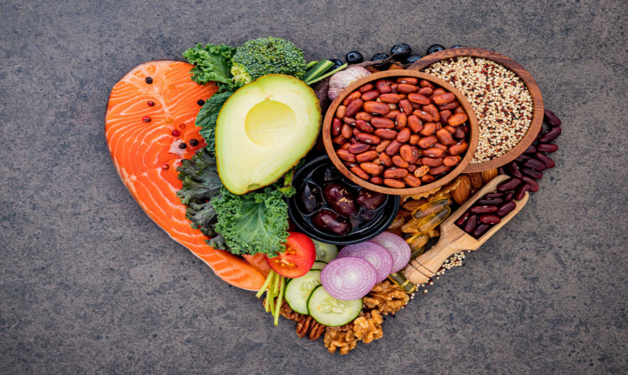Jejum intermitente e dieta low carb previnem doenças cardiovasculares, diz estudo