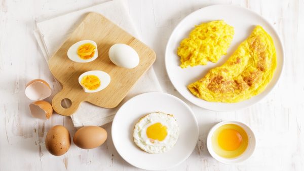 Comer dois ovos por dia fortalece a imunidade; entenda