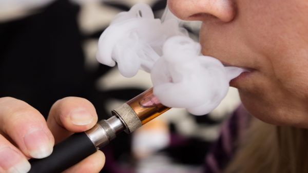 Vape é tão ou mais perigoso que o cigarro tradicional; entenda