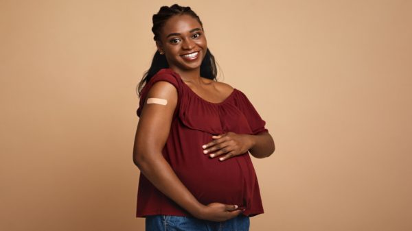 Dia da gestante: 6 mitos e verdades sobre vacinas na gestação
