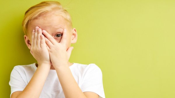 Fimose infantil: pode puxar a pele no banho? Veja como lidar com a situação