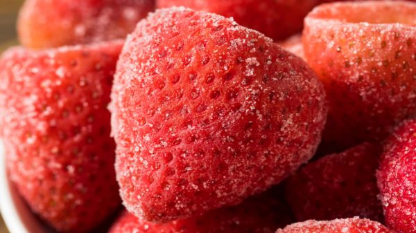 Frutas congeladas perdem os nutrientes? Médica responde