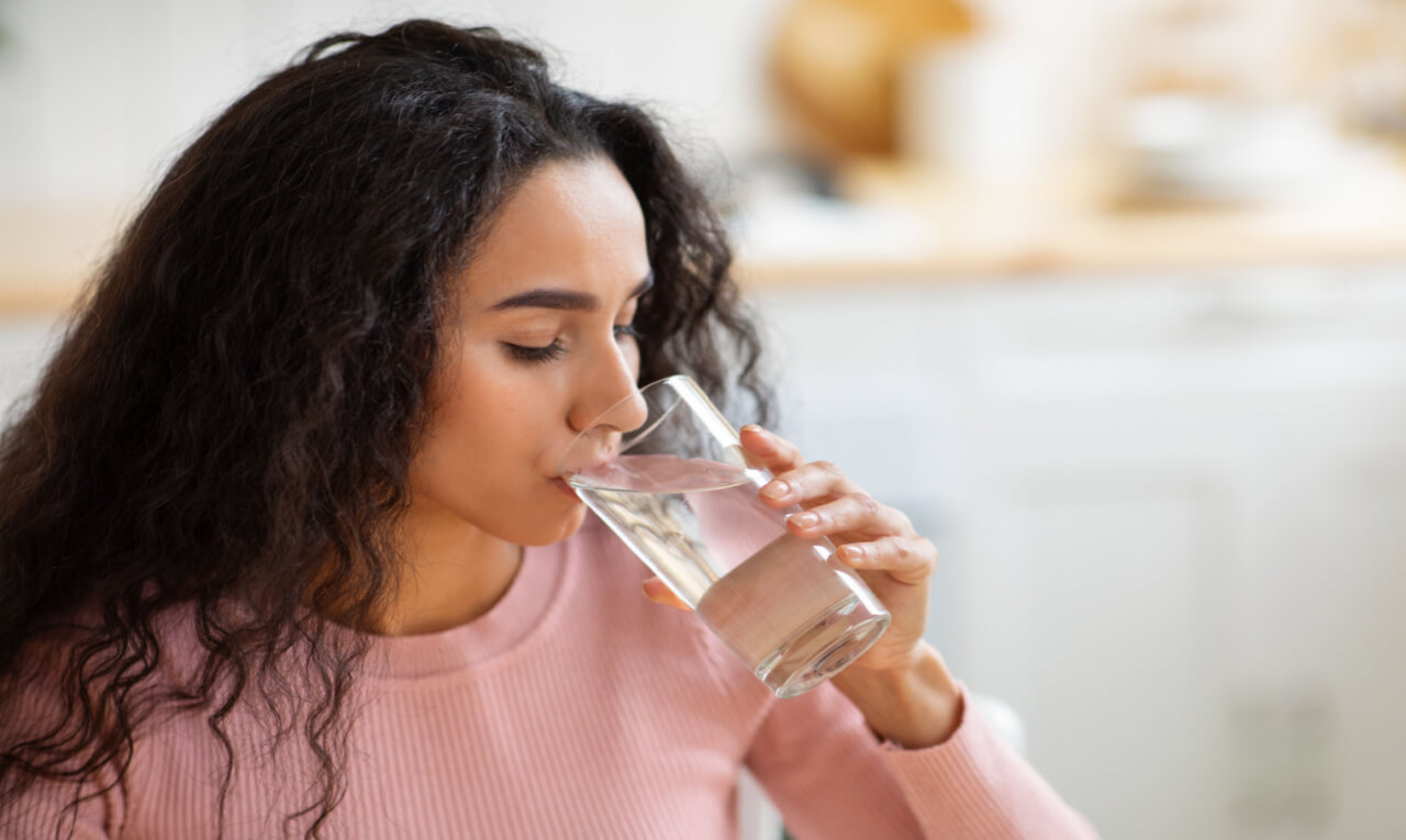 Hiponatremia: por que você não deve beber muita água de uma vez