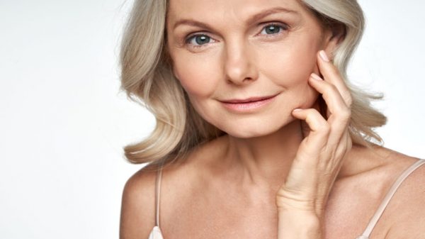 Produção de colágeno cai após menopausa; saiba como reverter