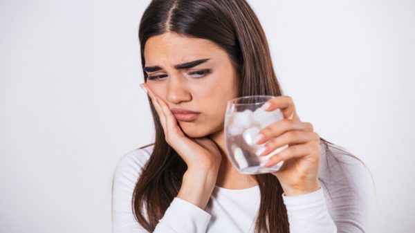 Dentes sensíveis? Saiba quando esse é um sinal de alerta