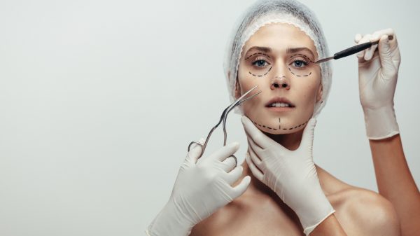 Harmonização facial tem riscos? Biomédica responde