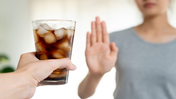 Refrigerante aumenta risco de câncer de mama; entenda