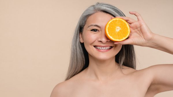 Entrou na menopausa? Saiba o que tirar e o que incluir na dieta