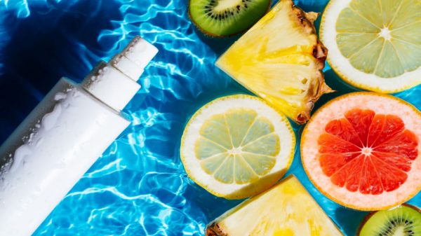 Nutróloga revela os melhores alimentos para a pele no verão