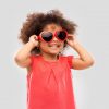 Óculos escuros para crianças? Oftalmologista dá dicas aos pais