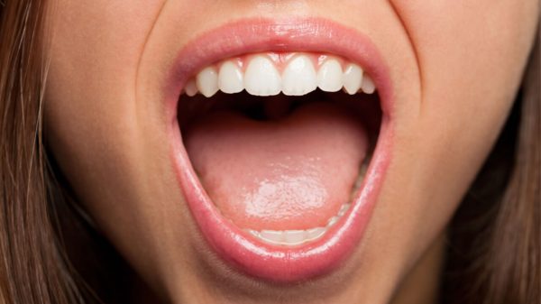 Sintomas que surgem na boca podem indicar diabetes; veja quais