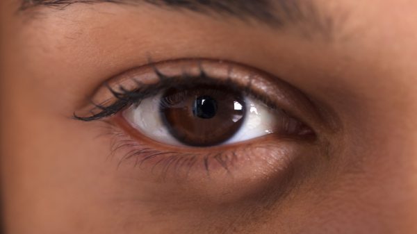 Coçar o olho pode descolar a retina? 10 mitos e verdades sobre a saúde ocular