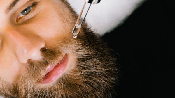 A barba é a maquiagem do homem? Veja como cuidar dos pelos da face