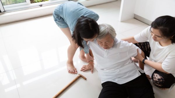 Atenção aos idosos: veja cuidados para evitar acidentes domésticos