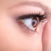 Dentista perdeu a visão após usar lente de contato: saiba o que ela fez de errado