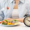 Semana da Mulher: conheça vantagens da dieta low carb para a menopausa