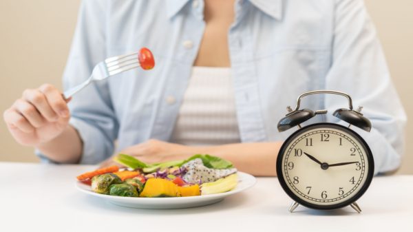 Semana da Mulher: conheça vantagens da dieta low carb para a menopausa