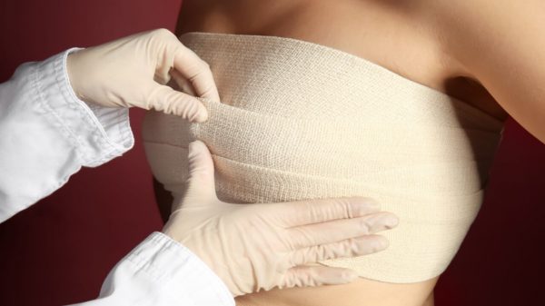 Mastopexia e mamoplastia sem silicone: entenda como são as cirurgias