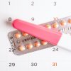 Menstruação atrasou na pausa do anticoncepcional? Saiba o que pode ser