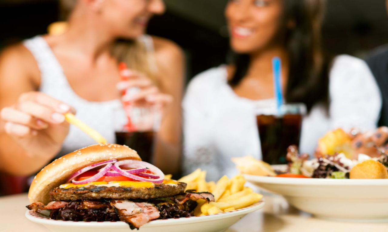 Pode beber durante as refeições? Nutricionista explica polêmica